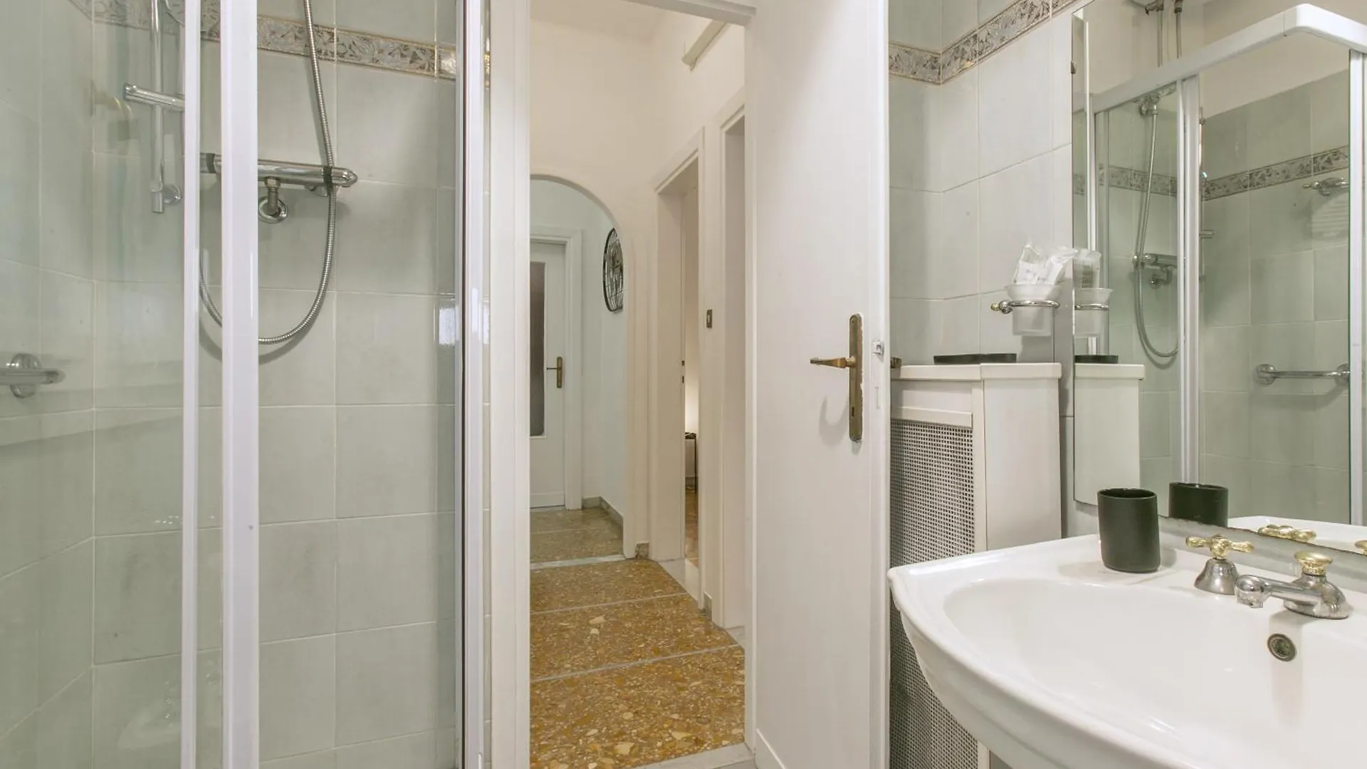Modern Apartment 5 Minutes From Ponte Milvio 0*, Rome