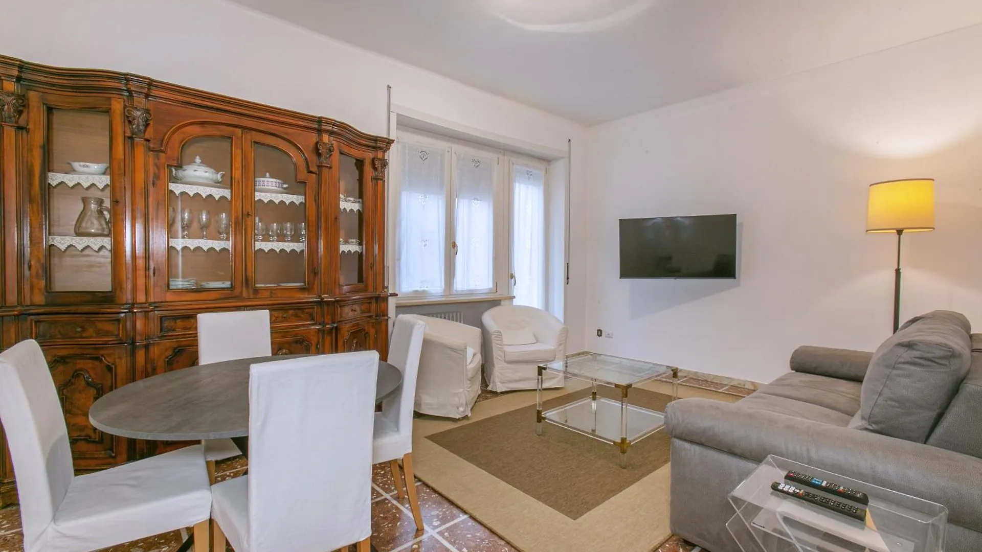 Modern Apartment 5 Minutes From Ponte Milvio 0*, Rome