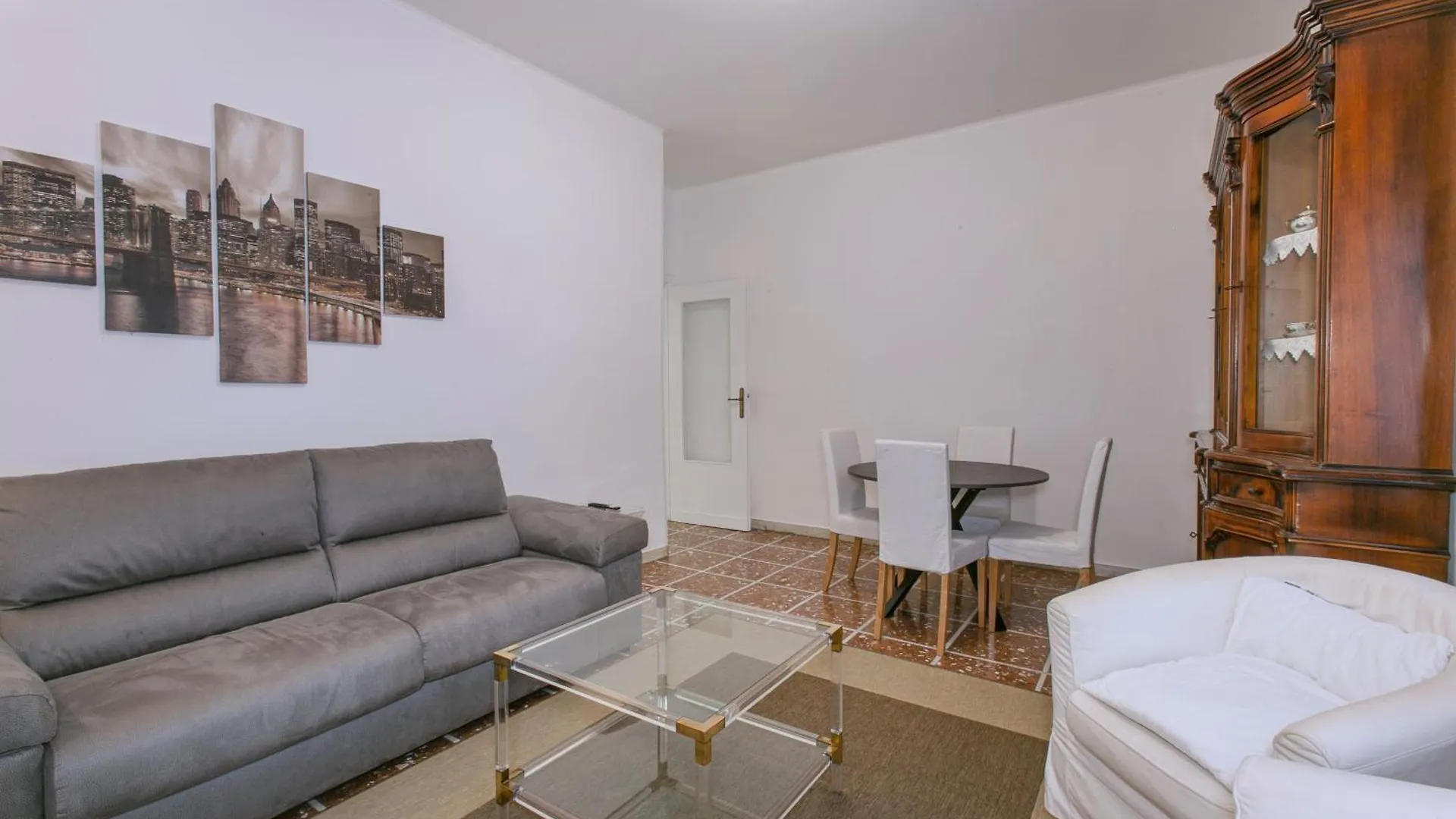 Modern Apartment 5 Minutes From Ponte Milvio 0*, Rome